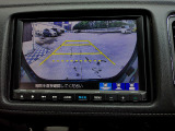 バックカメラの画像です。ガイドラインがスムースな車庫入れをサポートいたします。車庫入れの安心感がアップしますね。