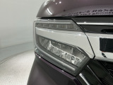 LEDヘッドライトは、点灯の瞬間から最大光量を発揮し、突然暗くなるトンネルなどでの安定感を高めます。