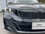また、BMW正規認定中古車は、エマージェンシーサービスが自動付帯。24時間365日、皆様のカーライフをサポート致します。確かな安心のうえで、「駆けぬける歓び」をご堪能ください。