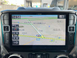 タッチスクリーンをタップするかスワイプするだけですべての機能を呼び出せます。Apple CarPlayおよびAndroid Autoに対応しスマートフォンとのシームレスな 連携も実現。さらに、USBポートを標準装備しています。