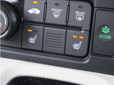 【シートヒーター】エアコンより早く温まってくれるので寒がりの人も快適です。エアコンの温風は乾燥するから苦手、という方にもをおすすめです。