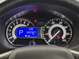 【メーターまわり】ドライバーから見やすい位置にあって安全運転に寄与します。メーターも見やすくてシンプルなデザインになっております。