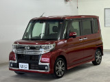 お目当てのタントは旧国道1号線沿い、静清BP 長崎ICを降りて5分。隣接の清水吉川店と並び奥のユーセレクト静岡店にて展示中です。 レンガ色のマンションの真向かいの駐車場完備の中古車専門店舗です。