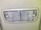 ルームランプが室内を照らしてくれます。
