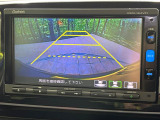 【バックカメラ】駐車時に後方がリアルタイム映像で確認できます。大型商業施設や立体駐車場での駐車時や、夜間のバック時に大活躍!運転スキルに関わらず、今や必須となった装備のひとつです!
