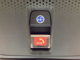 【SOSボタン】体調が悪くなったときや、事故に遭遇したとき、あおり運転にあっている時など、緊急時にボタンを押すと緊急サポートセンターにつながり、オペレーターが警察・救急への取次ぎを行います。