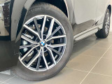 BMW純正アロイホイールはモデルやパッケージに合わせてデザインされています。洗練されたデザインで、足元の個性を引き立てます。