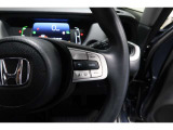 Hondaセンシングの機能のひとつ、アダプティブクルーズコントロール付!アクセルから足を離しても設定したスピードと前車との車間を保ち走行してくれます!車線維持もアシスト☆高速道路で疲労軽減ですね☆