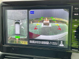 上から見下ろしているような視点で周囲が確認できるアラウンドビューモニターです。上から見下らしているような映像によって縦列駐車もラクラク、駐車が苦手な人の強い味方です!