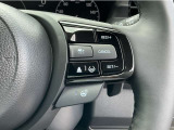 Hondaセンシングの機能のひとつ、アダプティブクルーズコントロール付!アクセルから足を離しても設定したスピードと前車との車間を保ち走行してくれます!車線維持もアシスト☆高速道路で疲労軽減ですね☆