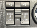 【両側パワースライドドア】スマートキーや運転席のスイッチで後席両側スライドドアの開閉が可能♪電動だから力を入れてドアを開ける必要が無く、小さなお子様でも簡単に開け閉めでき快適です♪