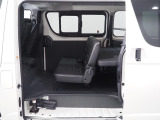 【新車/ハイエースバンDX/ディーゼルターボ2.8L/両側スライドDドア】ベッドキッド装着済み♪