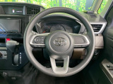 インテリアに合わせたデザインのステアリングは、運転される方のことも考え、運転しやすい形状、大きさです。是非一度、実際に触ってお確かめください。