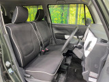 運転席シート廻りは使用感も少なく、良好な状態となっています。前オーナー様が丁寧に使っていたことがよくわかりますね。