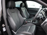 Audi車はどの車種も全てレザーハンドルです。そこにはAudiのこだわりがあり質感の高いレザーでしっかりと手に馴染み、高級感を演出します。