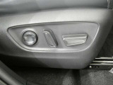 運転席電動シートは、シートポジションを細かく調整できるので長時間の運転もリラックスできますね。