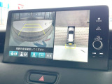 【マルチビューカメラシステム】専用のカメラにより、上から見下ろしたような視点で360度クルマの周囲を確認することができます☆死角部分も確認しやすく、狭い場所での切り返しや駐車もスムーズに行えます。