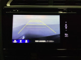 バックでの車庫入れも安心です! リアカメラが付いているバックモニター付のナビを装備しております。操作線もついており距離感も画面から確認できます。