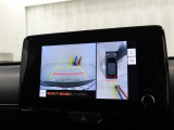 パノラミックビューモニター付きです。車両を上から見たような映像をディスプレイオーディオ画面に表示。運転席からの目視だけでは見にくい、車両周辺の状況をリアルタイムでしっかり確認できます。