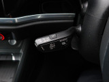 アダプティブクルーズコントロール『設定した速度で前方車両に追いつくと、安全な車間距離を自動で調整して前方車両を追従します。長距離ドライブでの疲労を軽減する大変重宝する機能です。』