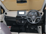 オシャレなインテリアで運転する気分も盛り上がりますよね^^