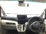 見通しのよいすっきりとした視界で、誰でも運転しやすいです。運転のしやすさは疲れにくさにも繋がりますよ♪