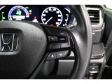 Hondaセンシングの機能のひとつ、アダプティブクルーズコントロール付!アクセルから足を離しても設定したスピードと前車との車間を保ち走行してくれます!車線維持もアシスト☆高速道路で疲労軽減ですね☆