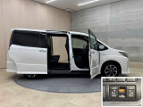 狭いスペースでも、隣の車を気にせず開閉出来るスライドドア。どんな場所でもドアを十分に大きく開くことが出来るので乗り降りや荷物を載せるのに便利です。