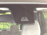 【三菱e-Assist】走行中に前方の車両等を認識し、衝突しそうな時は警報とブレーキで衝突回避と被害軽減をアシスト。より安全にドライブをお楽しみいただけます。