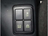 静粛性に優れた快適空間と静かな走りを実現。さらにEVモードではモーターのみでの走行でエンジン音や振動を感じさせない走りが楽しめます。