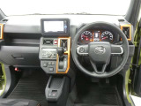 運転席からの視界はこんな感じです☆お気軽にご来店いただき、実際に座って是非お確かめください。ドライバーに寄り添う快適な操作フィールをもたらすステアリングです。