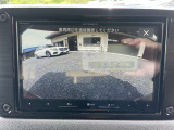 特に知らない場所での駐車・車庫入れなどには気を使います。 そんな時にはバックカメラがとっても便利。 ドライバーの死角をサポートしてくれるので安心・安全が確保できます。