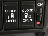 【両側パワースライドドア】両側がパワースライドドアになっており、運転席のスイッチやスマートキーでも開閉が可能です!開口部も広いので乗り降りも楽々♪