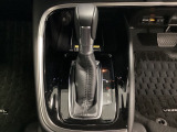 「e:HEV」は、モーター走行を中心にしながら電気エネルギーやエンジン動力を最も効率よく使い分けることができる賢いハイブリッドシステムです。サイドブレーキはスイッチ操作の電子制御パーキングブレーキです