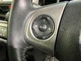 ステアリングにオーディオ操作スイッチが付いています。オーディオ画面に直接タッチしなくても操作が出来ますので、運転に集中できます。