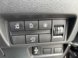 運転席右下のスイッチで各機能の切り替えや操作ができます。