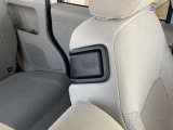 運転席からでも助手席のシートを倒すことができます。