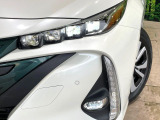 【LEDヘッドライト】悪天候や夜間走行時も良好な視界を確保し安心して運転できる高輝度LEDヘッドライトを装備!点灯速度が早く、消費電力も抑えられています。