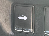 【パワーバックドア】スマートキーや運転席のボタンを押すだけでリアゲートが自動で開閉します!荷物を持っている時や、高い位置にあるバックドアを閉める際に便利な機能です♪