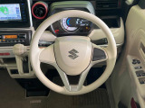 インテリアに合わせたデザインのステアリングは、運転される方のことも考え、運転しやすい形状、大きさです。是非一度、実際に触ってお確かめください。