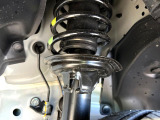 お車を安心してお乗りいただく為には、足回りの定期点検が欠かせません。サービスサポート(有償保証)では無料点検もご提供しており、安心のカーライフをお過ごしいただけるサポート体制が整っています。
