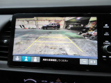 バックカメラの画像です。ガイドラインがスムースな車庫入れをサポートいたします。車庫入れの安心感がアップしますね。