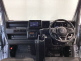 【前方視界】開放的な前方視界!運転がしやすく疲れにくいです♪窓が大きく、見通しがとっても良いおクルマですよ♪