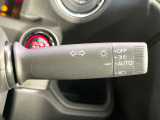 【オートライト】周りの明るさに応じて自動でヘッドライトの点灯・消灯ができる機能です!ライトの付け忘れ・消し忘れなどが無くなり、雨の日や夕方の走行も安心!トンネル通過時も便利ですね♪