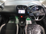 快適な運転席まわり♪視界の良い運転席で、ステアリングスイッチの他、各種スイッチが使いやすく配置されています☆