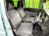 運転席まわりには十分なスペースがあり、大柄な方でもゆったり運転していただける環境です。