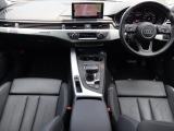 Audi正規ディーラーが高品質をお約束。高度な訓練・教育を受けたAudi専任メカニックが、100項目にもおよぶ精密な点検を実施。すべてクリアしたAudi車だけ、あなたのお手元に届けられるのです