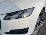●LEDヘッドライト:高寿命LEDヘッドライトで、安全運転を支える良好な視界を!