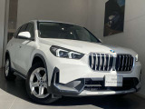 【BMWの伝統-1】BMWの特徴的な&ldquo;キドニーグリル&rdquo;は、80年以上続く伝統の形でございます。変わらないこだわりのデザインが、プレミアムブランド&ldquo;BMW&rdquo;を創り出します。