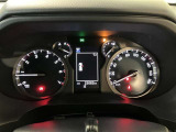 とっても見やすいメーターです。夜間時はラグジュアリーな気分にさせてくれる照明が魅力ですので、夜のドライブも楽しみになりますよ♪